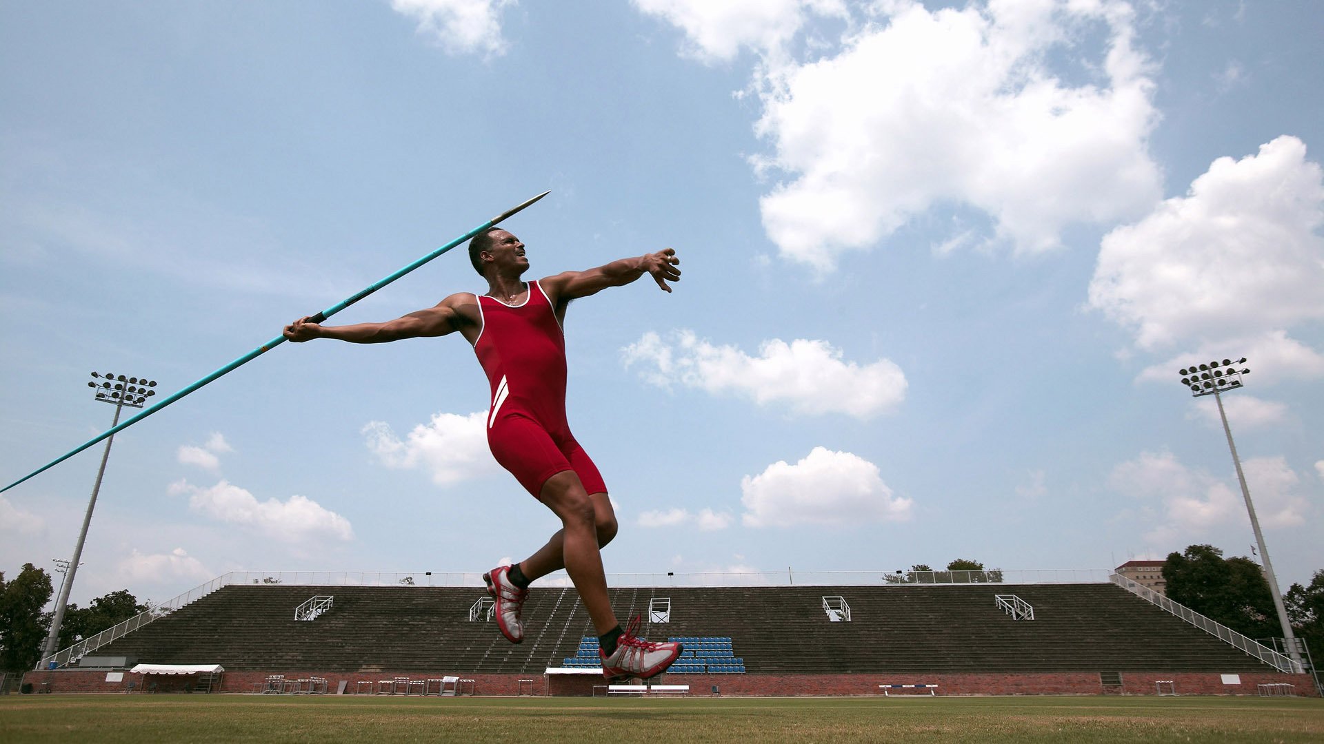 阿坎吉爆发引领战术革命，比利亚雷亚尔式压迫如何全面压制芬兰奇迹？