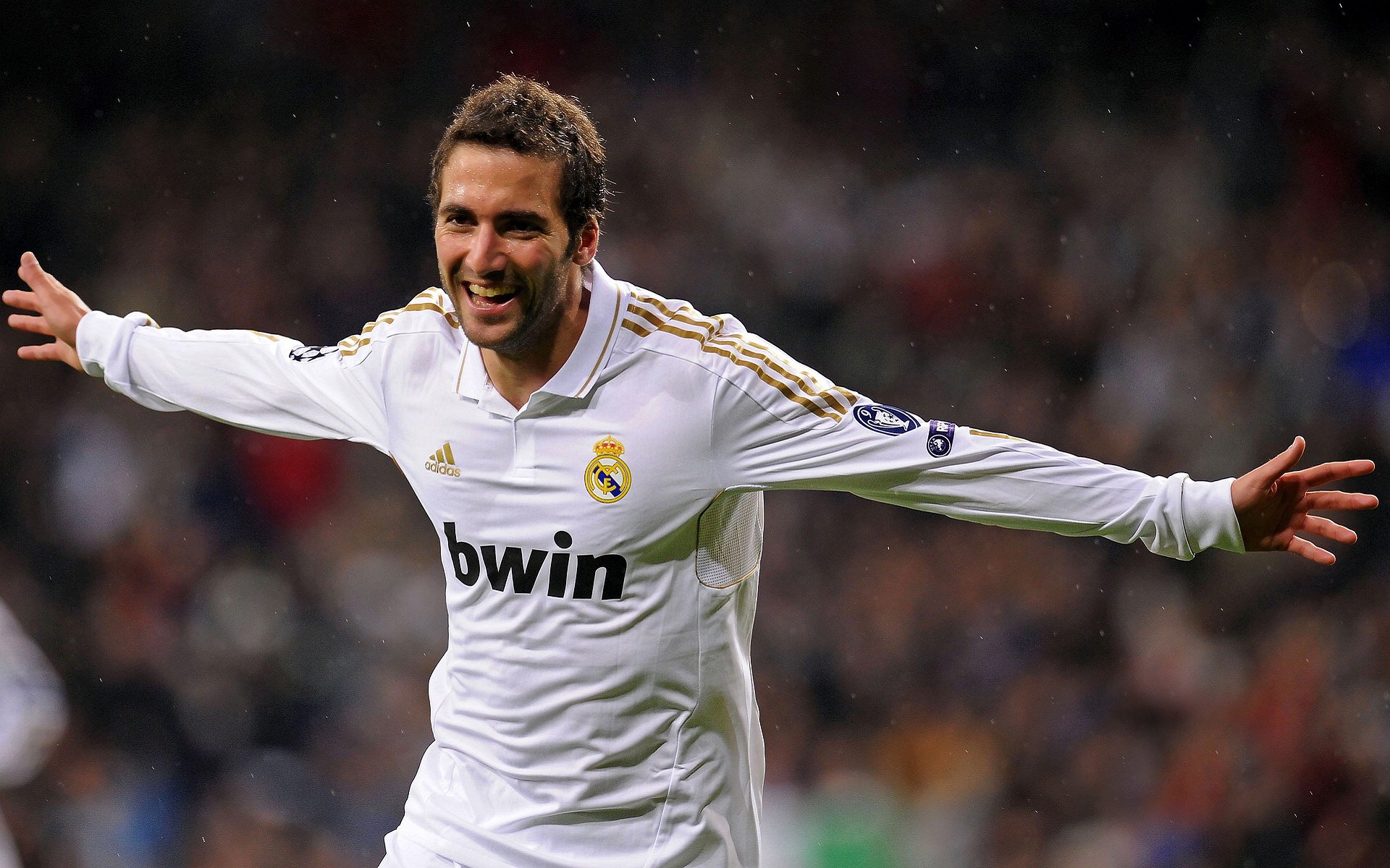 当C罗存在感拉满之夜，伊拉克上演史诗翻盘贝蒂斯—足球世界的平行叙事